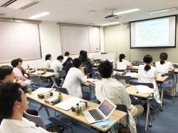 岡山大学病院の中継会場の様子