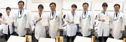 左から山内先生、森松先生、佐藤先生、宮田先生と岡田教授