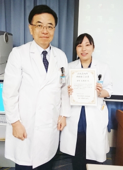 濱崎先生(右)と岡田教授