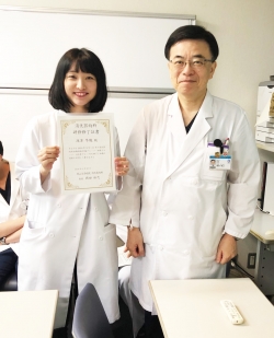 滝澤先生(左)と岡田教授