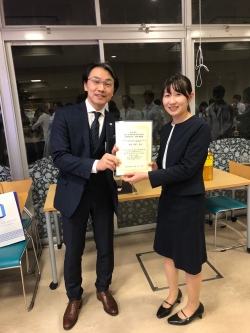 山内先生(右)とプレゼンターの総合内科･大塚教授