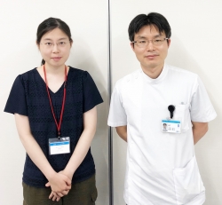 上田先生(左)と卒研担当・岩室先生