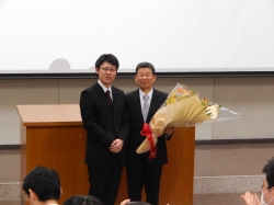 山本和秀教授と研修医 加藤諒先生