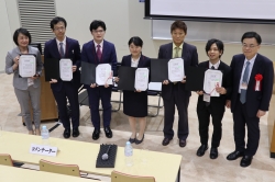 YIA受賞者と岡田教授