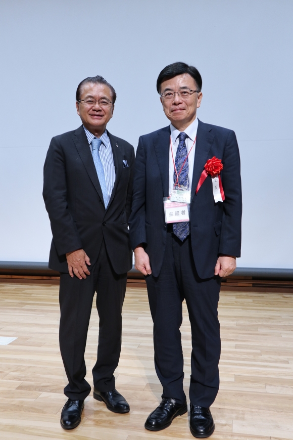 講演された田尻久雄先生(日本消化器内視鏡学会 元理事長)と岡田教授